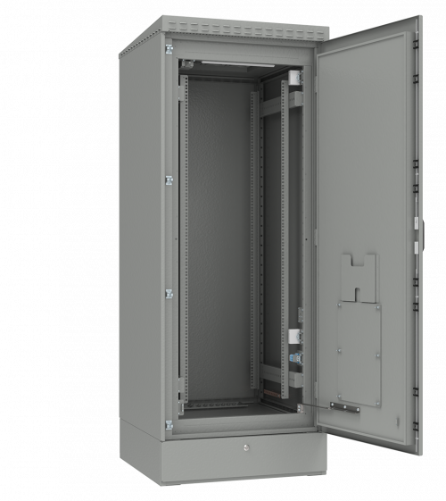 Всепогодный климатический шкаф IP55 серого цвета с открытой дверью